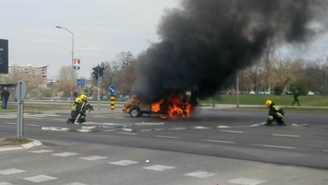 Vozač izgorio u automobilu: Horor prizor na putu kod Šida (FOTO)
