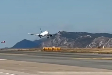Drama u Dubrovniku: Bura ''nosila'' avion (VIDEO)