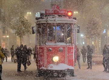 Obilne snježne padavine zahvatile Istanbul