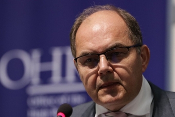 Šmit pozvao Dodika da se "spusti na zemlju"