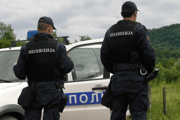 Filmska potjera kod Prijedora: Bježeći dva puta vozilom udario policajce