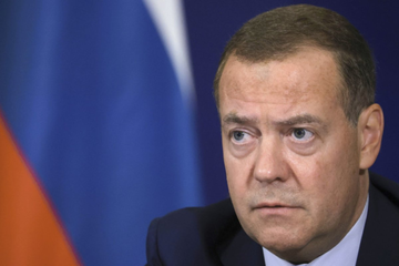Medvedev: Zelenskog će objesiti ako prihvati sporazum s Amerikancima