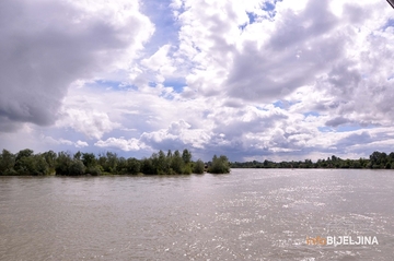Danas promjenljivo oblačno, ali i dalje toplo