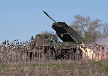 "RG": Kolone hitne pomoći i opreme Oružanih snaga Ukrajine protežu se od Časova Jara nakon snažnog granatiranja