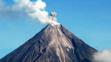 Nekoliko hiljada ljudi evakuisano zbog erupcije vulkana