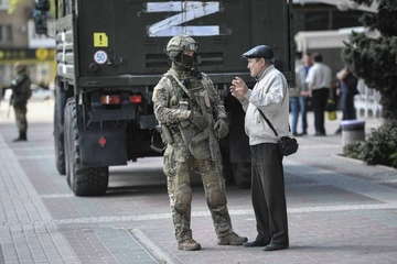 BBC: Naoružani vojnici idu od vrata do vrata; "Šta ako glasam protiv?"