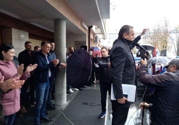 "Dodik me tri puta zvao danas da me podrži" Pavlović poručuje da ga SNSD nije pustio niz vodu