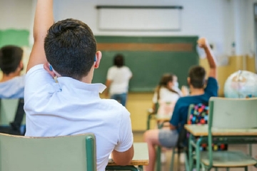 POČINJE ŠKOLA Školsko zvono poziva đake u klupe