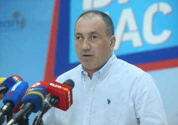 "Zašto Dodik toliko plače za Inckom?" Crnadak kaže da se ljudi u Banjaluci gotovo stide reći da su u SNSD