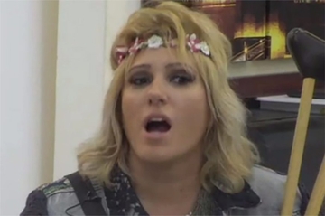 Jelena Golubović doživjela saobraćajnu nesreću: Kolima iščupala drvo, pa udarila u kuću pokojnog pjevača