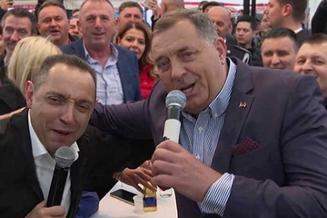 Orila se Manjača: Pogledajte kako je Dodik pod šatorom zapjevao "Stvaramo te srpska republiko" (VIDEO)