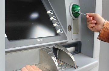 U centru grada bombom raznesen bankomat