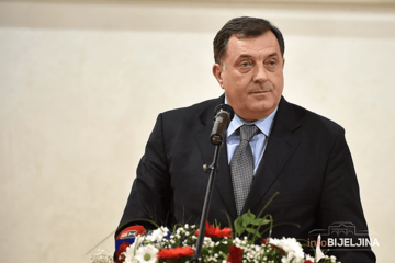 TRAŽI SE NAČIN Dodik: Moguće povećanje plata zdravstvu, policiji i prosvjeti u Srpskoj