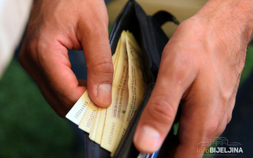 Za Novu godinu građani Srpske POTROŠILI SKORO 90 MILIONA KM