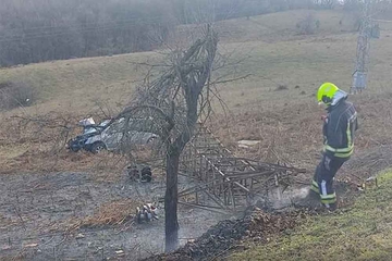 I vatrogasci intervenisali u teškom udesu u Han Kolima (FOTO)