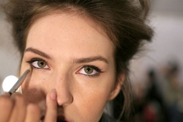 Greške prilikom šminkanja koje čine da izgledamo starije