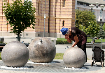 Neka flašica vode bude uz vas: Temperatura sutra i do 40 stepeni Celzijusovih