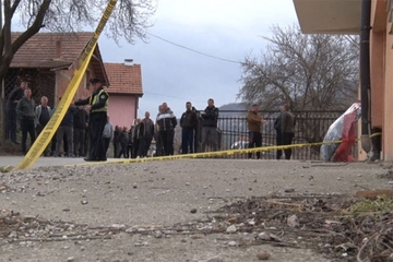 Albanac pucao u selu i uz kuću Srbina ostavio vijenac (VIDEO)