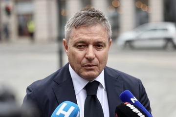Piksi spremio ostavku da bi zaštitio Fudbalski savez Srbije?!
