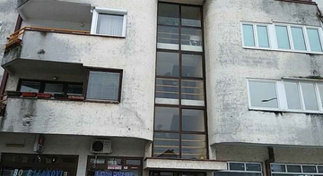 DETALJI ZLOČINA,IZA BIVŠEG PARA OSTALO TROJE DJECE Krvavi pir u stubištu zgrade