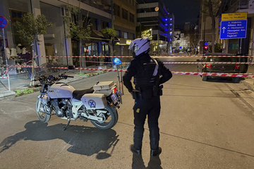 Bomba eksplodirala u Atini nakon dojave: "Eksplozivnu napravu prevezli skuterom, u rancu" (FOTO)