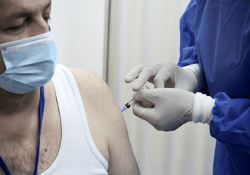 Građani od ranog jutra u redovima: Nastavljena masovna vakcinacija protiv virusa korona u Zetri