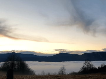 Prije podne na zapadu slaba kiša, tokom dana oblačno