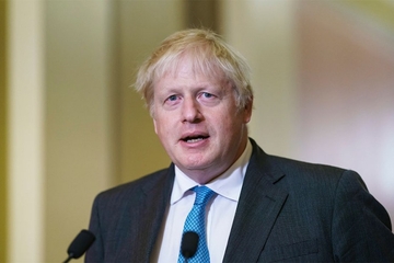 Džonson poručio Makronu da se presabere