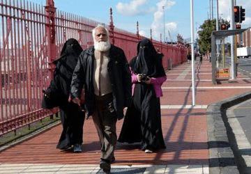 11 SULUDIH ZABRANA ZA ŽENE U SAUDIJSKOJ ARABIJI: Ako slučajno OVO urade, kažnjava ih vjerska policija, kad čujete kako ZABEZEKNUT ĆETE SE