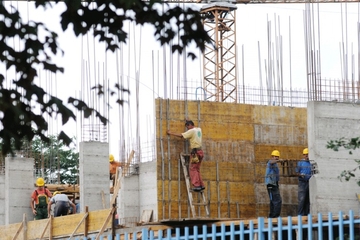 Odlazak mladih i radne dozvole koče građevinarstvo