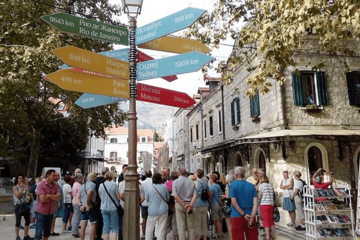 GRAD PUN TURISTA, A TRGOVCI KUKAJU Koja je nevolja zadesila Trebinje