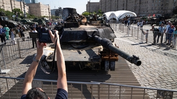 Uništeni "abrams" i "bredli" u blizini Avdejevke (VIDEO)