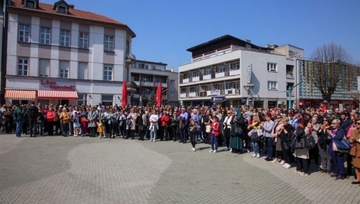 Protesti u Bihaću zbog smrti porodilje i bebe: "Mi ćemo se boriti do kraja"