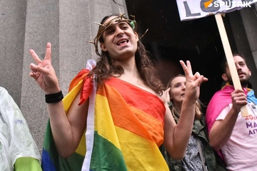 🎥 EVROPRAJD "ŠETA" BEOGRADOM🏳️‍🌈,VLAST PODLEGLA "PRITISKU" 🚓🚔 31 Uhapšeno,Šetačima se pridružio ambasador SAD;"Šetamo i šetaćemo" - poruka EVROPRAJDA