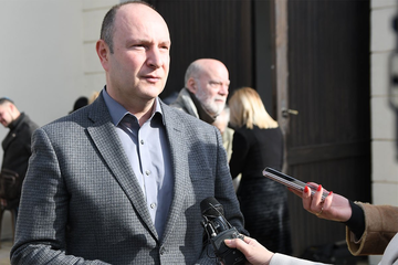 Ostavku podnosi i gradonačelnik Novog Sada