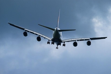 Avion letio 14 sati s rupom na trupu /FOTO/