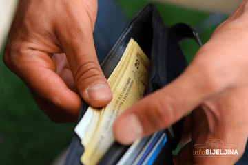 U Federaciji BiH decembarska prosječna plata iznosila 933 KM