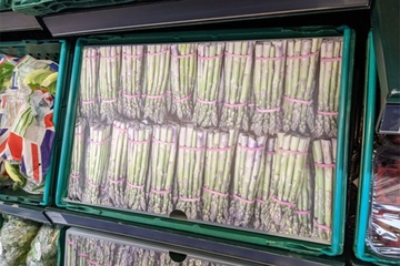 Britanski supermarketi na police stavljaju povrće od kartona