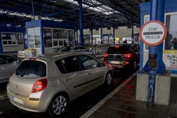 Višečasovna čekanja na graničnim prelazima u Srbiji