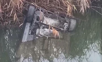 "Dva sata su izvlačili auto iz kanala" Od dečka tražila kola da provoza maloljetnog brata pa poginuli prilikom slijetanja u kanal