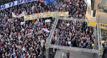 Umalo incident na Trgu Krajine, Nešić se htio tući zbog transparenta