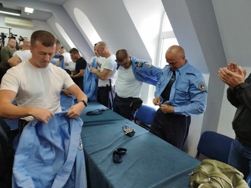 Kriza na Kosovu: /Video/ Srbi skidaju uniformu policije Kosova; Vučić sa ambasadorom Rusije;Sastanak sa Dodikom i vrhom SPC