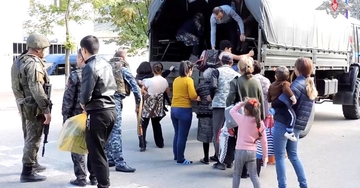 Hiljade Jermena na aerodromu u Stepanakertu