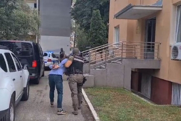 Policajci i advokat pali zbog paklene žurke