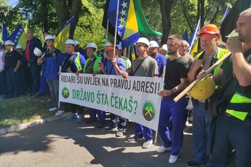 Zenički rudari na protestu u Sarajevu: "Nećemo se predati"
