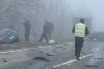 TROJE MRTVIH U STRAVIČNOJ SAOBRAĆAJNOJ NESREĆI! Ugašena još 3 mlada života! Policajci se drže za glave