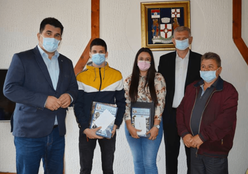 “Oni su osvjetlali obraz škole” Načelnk Lopara organizovao PRIJEM ZA NAJBOLJE UČENIKE