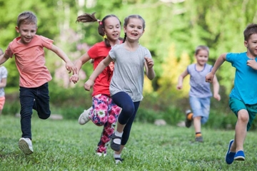 Udruženje “Četiri plus” predlaže zakon: Za svako dijete minimalac do 18. godine