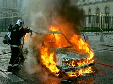 Gorio automobil u Doboju