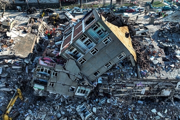 Zastrašujuća procjena: "Pod ruševinama 180.000 ljudi" 